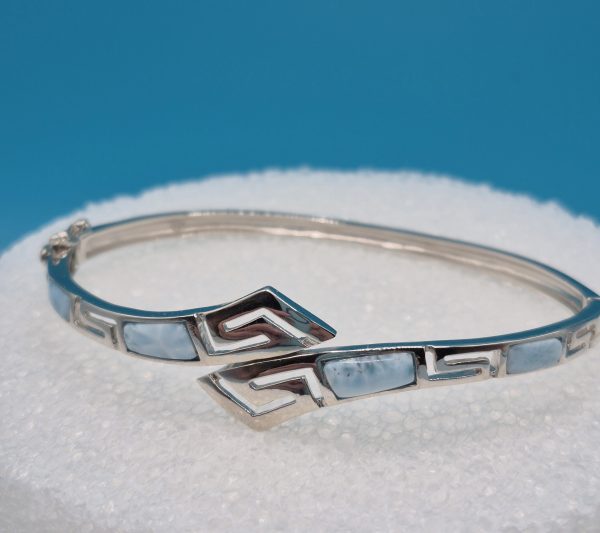 Bangle bracelet